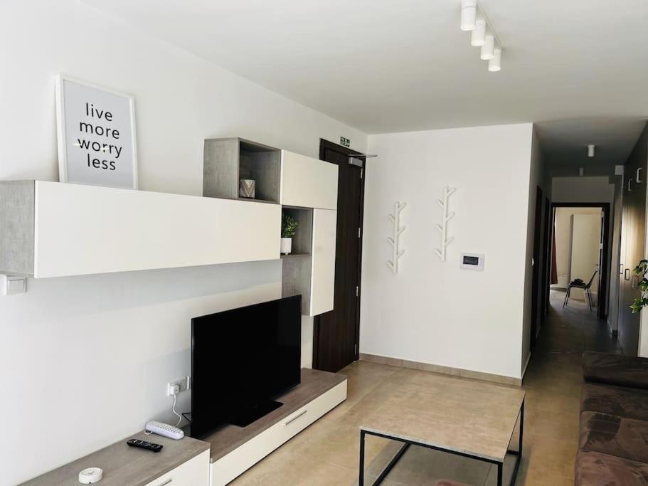 Sliema, Apt7, Stylish 2 Bedroom Apartment With Parking Exterior photo